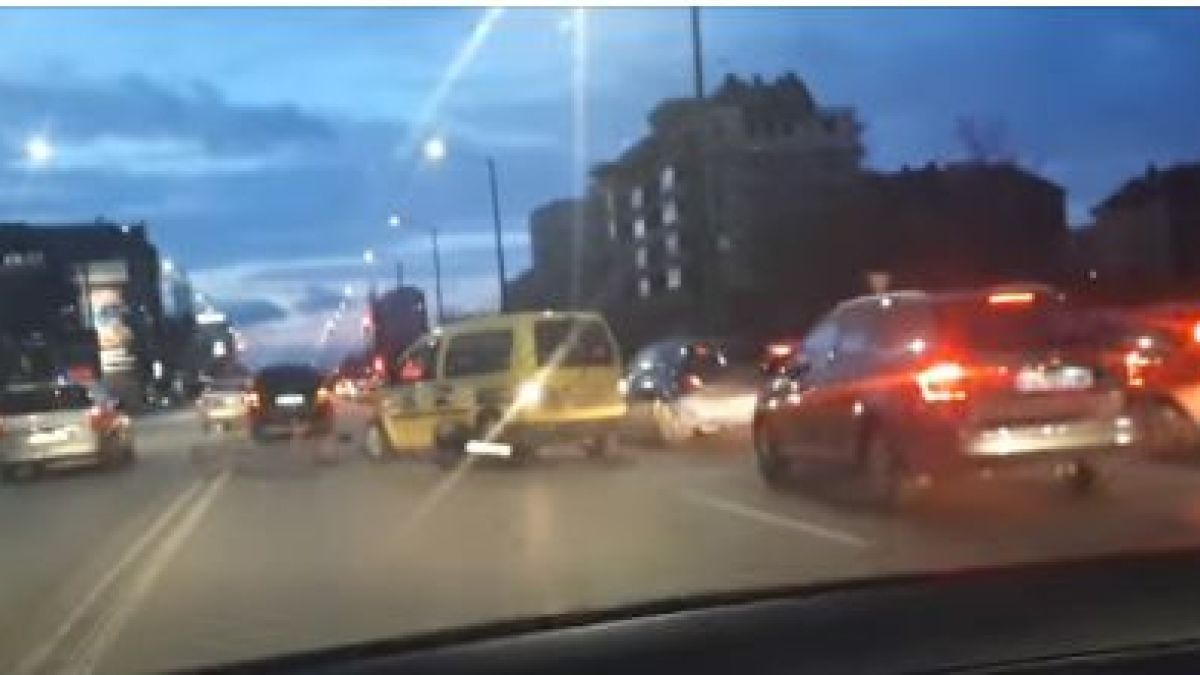 Първо в БЛИЦ! Адска катастрофа с такси в София (СНИМКИ/ВИДЕО)