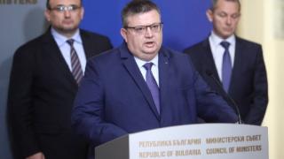 Цацаров и ДАНС потвърдиха за българин с адвокатска сметка, в която идвали големи пари от Венецуела