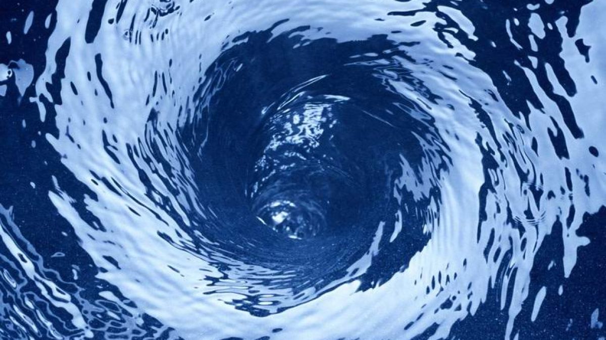 Река изведнъж изтече във водовъртеж и изчезна