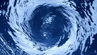 Река изведнъж изтече във водовъртеж и изчезна