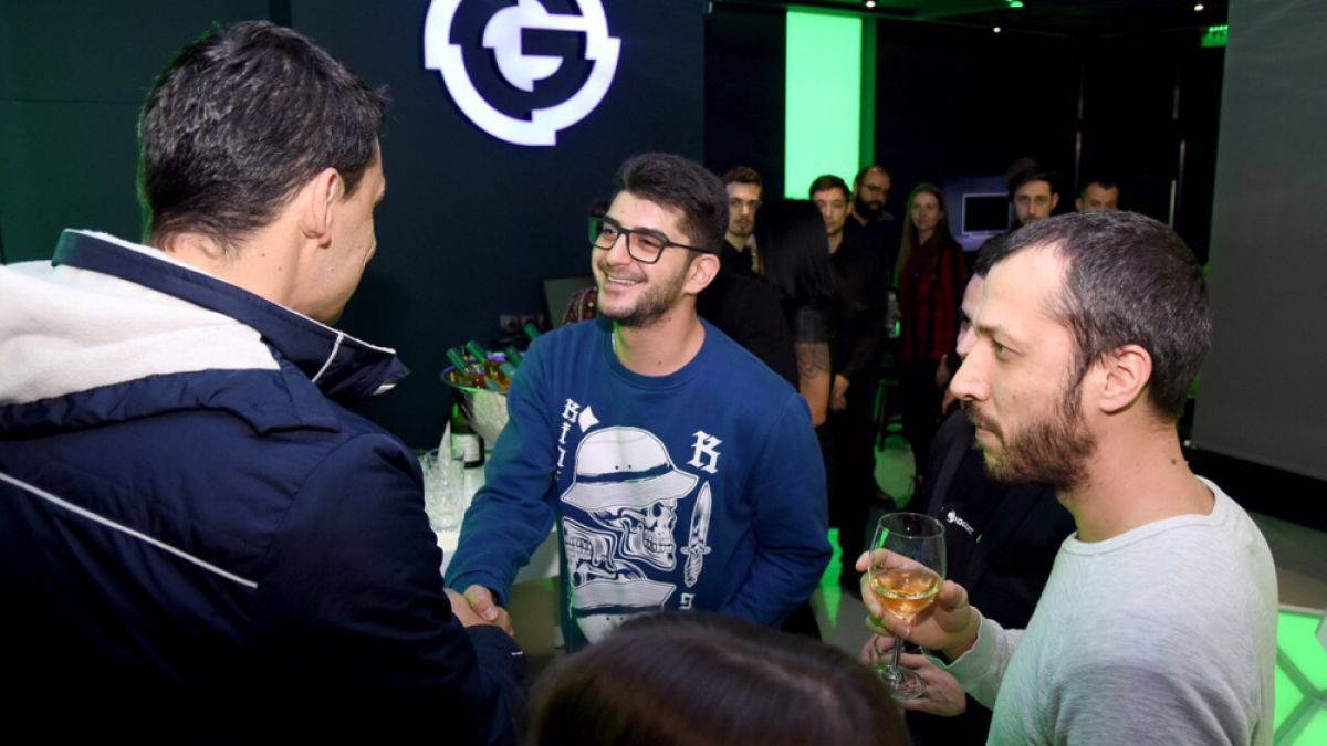 Грандиозно откриване на Glitch - първия esports bar в България