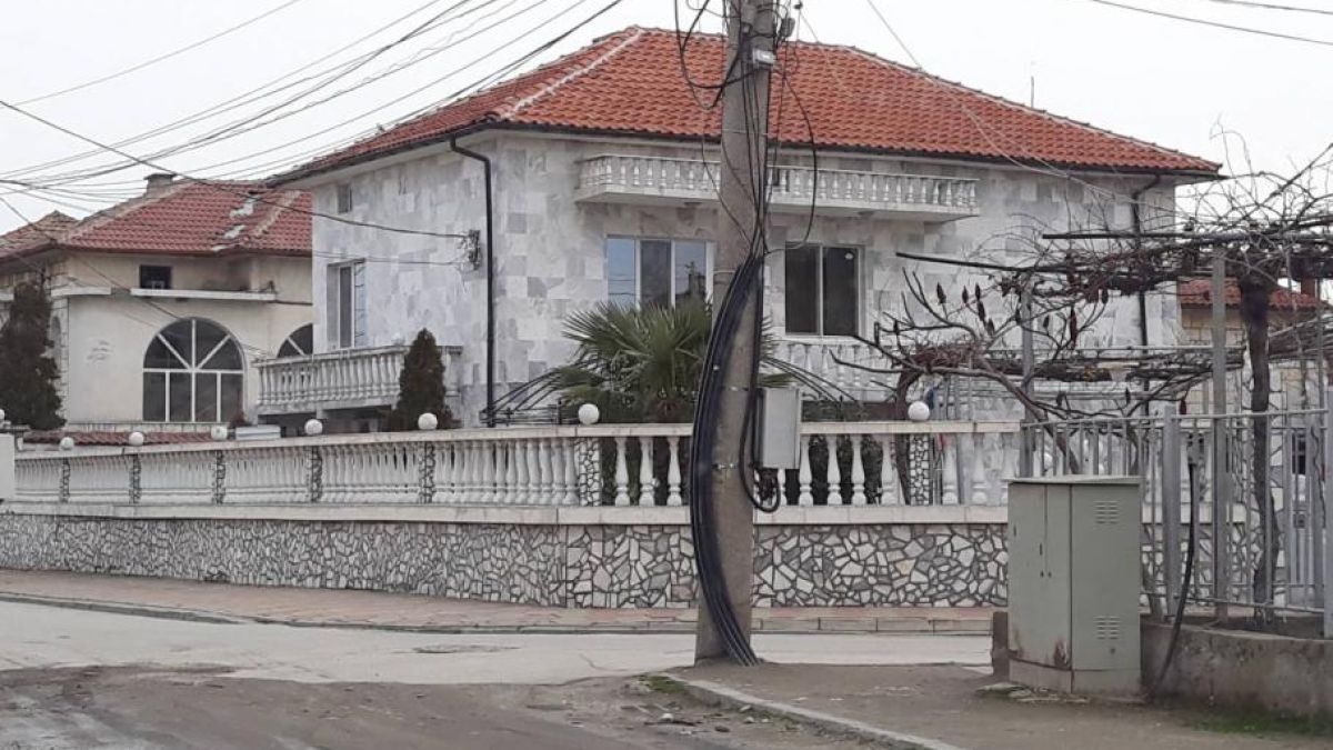Ето го палата на "Царицата на джебчийките” в Йоаким Груево, съседи на Станка разказват за богатствата "Златната кокошка"