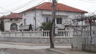 Ето го палата на "Царицата на джебчийките” в Йоаким Груево, съседи на Станка разказват за богатствата "Златната кокошка"