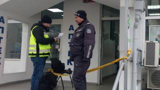 Първи думи на охранител след обира на банката: Едър мъж с маска на лицето насочи пистолет към мен и каза....