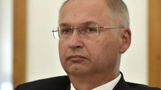 Депутат подаде оставка, след като открадна сандвич