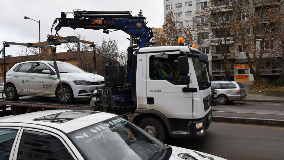 СНИМКИ показаха що за странна случка се е разиграла пред обраната столична банка!
