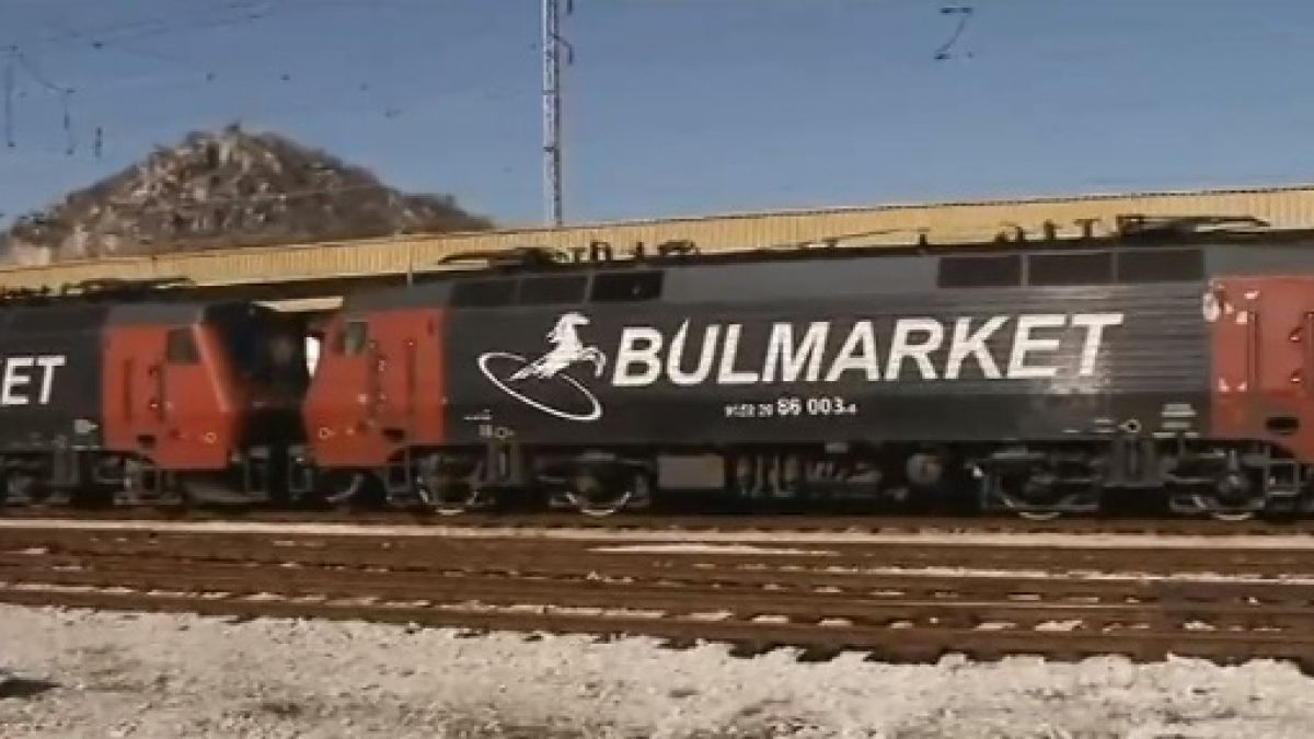 Ето какво се случва с влака, който дерайлира в Пловдив (ВИДЕО)