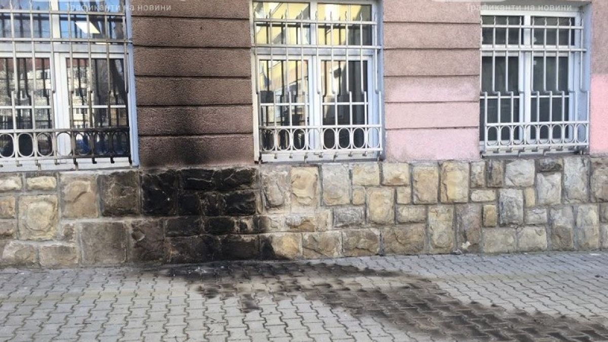 Атакуваха с коктейли „Молотов“ столично районно (СНИМКИ)