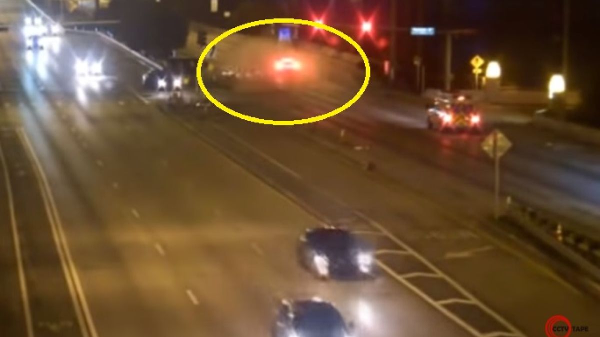Tesla Model S на автопилот натресе жестоко Infiniti, Илон Мъск  се оправдава с... (ВИДЕО)