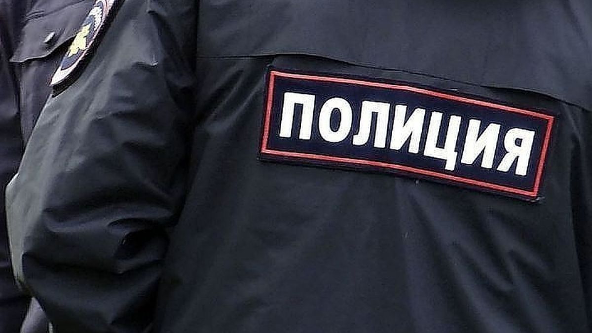 Вижте как полицайка даде урок на хулиган, който я нападна (ВИДЕО)