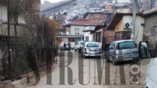 Брутален любовен екшън! Мъж стреля от упор по любимата си, носи туба с бензин да я запали в Благоевград! 