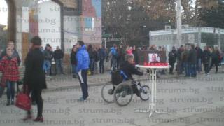 Кюстендилци направиха нещо невероятно за семейството на убития Валери Дъбов 