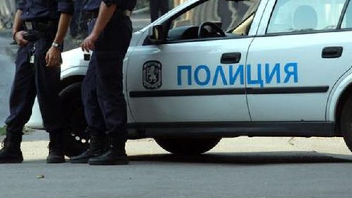 Полиция нахлу в дома на ученик от Петричко, преструвал се на лекар