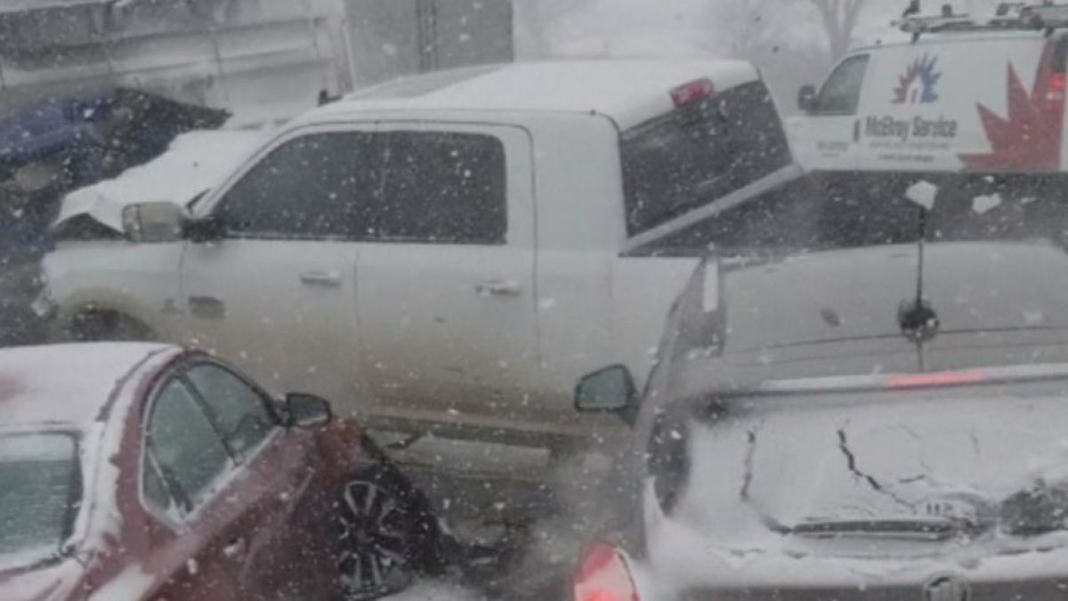 Шокиращо ВИДЕО: 47 автомобила се помляха във верижна катастрофа