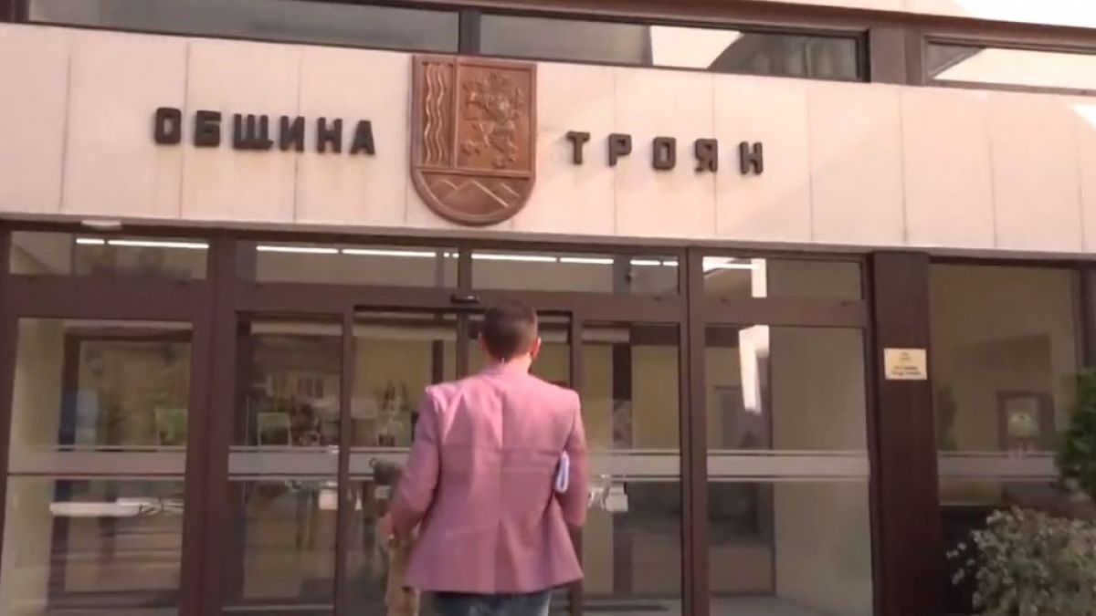 Буря в чаша вода замесва кмета на Троян в конспирация, която не съществува