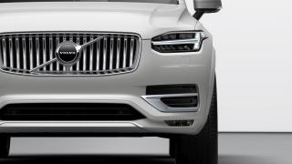 Volvo Cars представя обновения SUV Volvo XC90 (СНИМКИ)