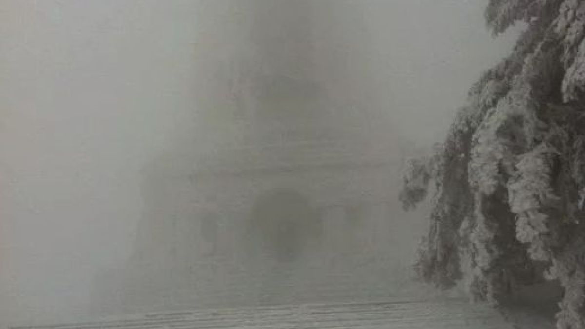 Зимата се завърна със страшна сила на Шипка 