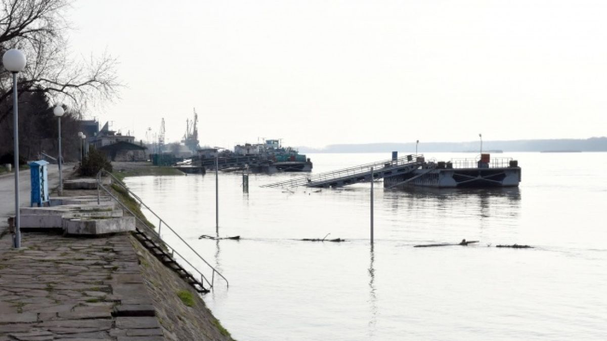 Предприятие излива мръсните си води в река Дунав при Русе