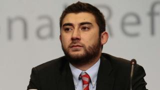 Карлос Контрера: Д-р Дулитъл, погрижете се за екземпляра Веселин – "Г-н Мъ", моля Ви!