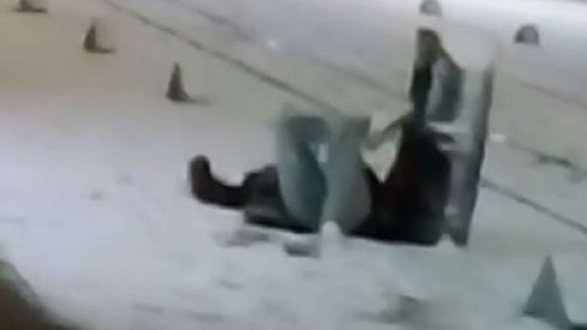 ‎Само в БЛИЦ! Дебилна случка в среднощна София втрещи мрежата (СНИМКИ/ВИДЕО)