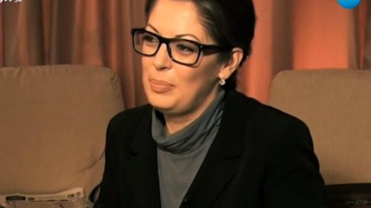 С лукава усмивка Даниела Тренчева се заумилква на Ламбо, а той... (СНИМКИ/ВИДЕО)
