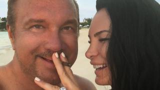 Годеникът на Цеци Красимирова разпуска харема си от стюардеси за оргии   