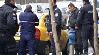 Проговориха полицаите, пострадали при страшния екшън с дрогиран пишлигар в центъра на София! (СНИМКИ)