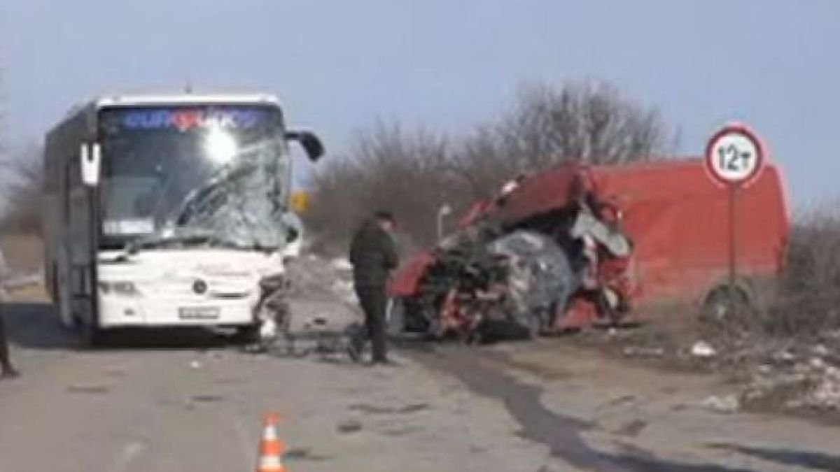 Първи подробности за касапницата с автобус и микробус в Монтана