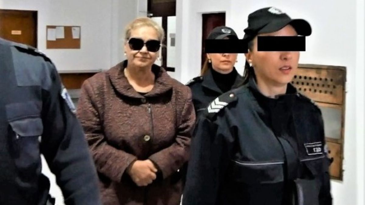 Черната вдовица Веселина, която уби мъжа си, държейки го в плен, изнагля брутално! (СНИМКА)