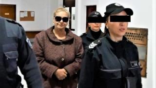 Черната вдовица Веселина, която уби мъжа си, държейки го в плен, изнагля брутално! (СНИМКА)