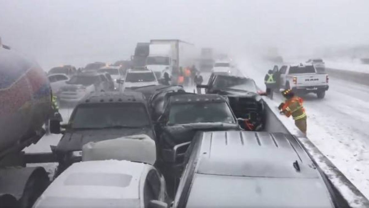 Верижна катастрофа с повече от 70 автомобила в Канада, има пострадали (ВИДЕО)