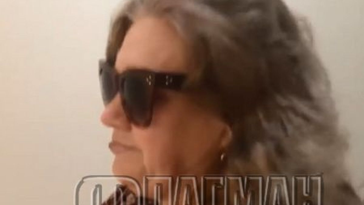 ВИДЕО показва Черната вдовица, която пренесе в кош за боклук мъртвия си мъж в Бургас