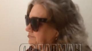 ВИДЕО показва Черната вдовица, която пренесе в кош за боклук мъртвия си мъж в Бургас