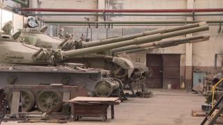 За пръв път от десетилетие: Ремонтират танковете! (СНИМКИ)