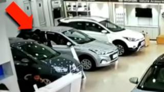 Невероятно ВИДЕО: Любопитна купувачка влезе в нова кола и изпотроши цял автосалон