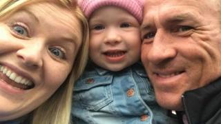 Жена споделя: Чух отец да чете молитва и близките ми да се сбогуват с мен, но не можех да им кажа, че съм жива (СНИМКИ)