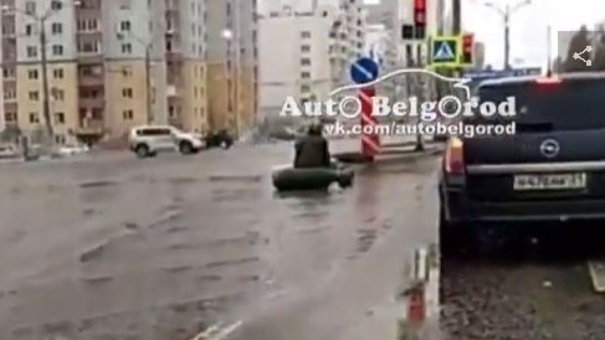 Не е за вярване какво направиха тези чешити на оживено кръстовище (ВИДЕО)