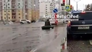Не е за вярване какво направиха тези чешити на оживено кръстовище (ВИДЕО)