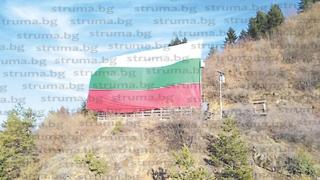 Бурен вятър съсипа патриотична идея на селски кмет 