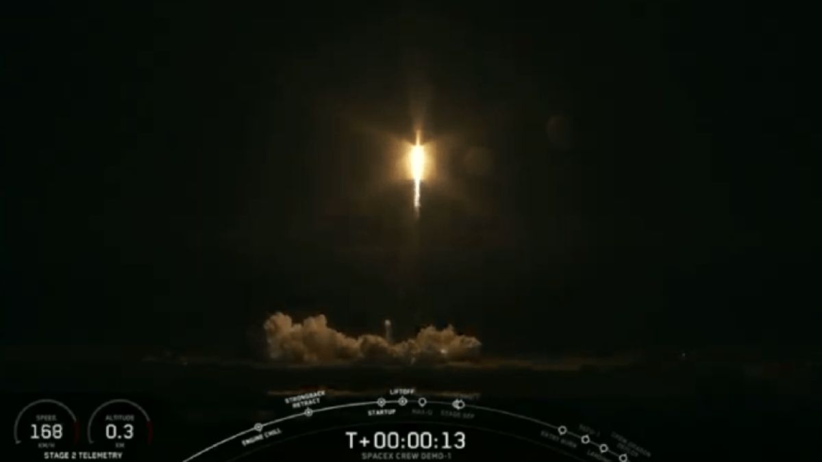 Първи полет на пилотирания кораб SpaceX Crew Dragon до МКС