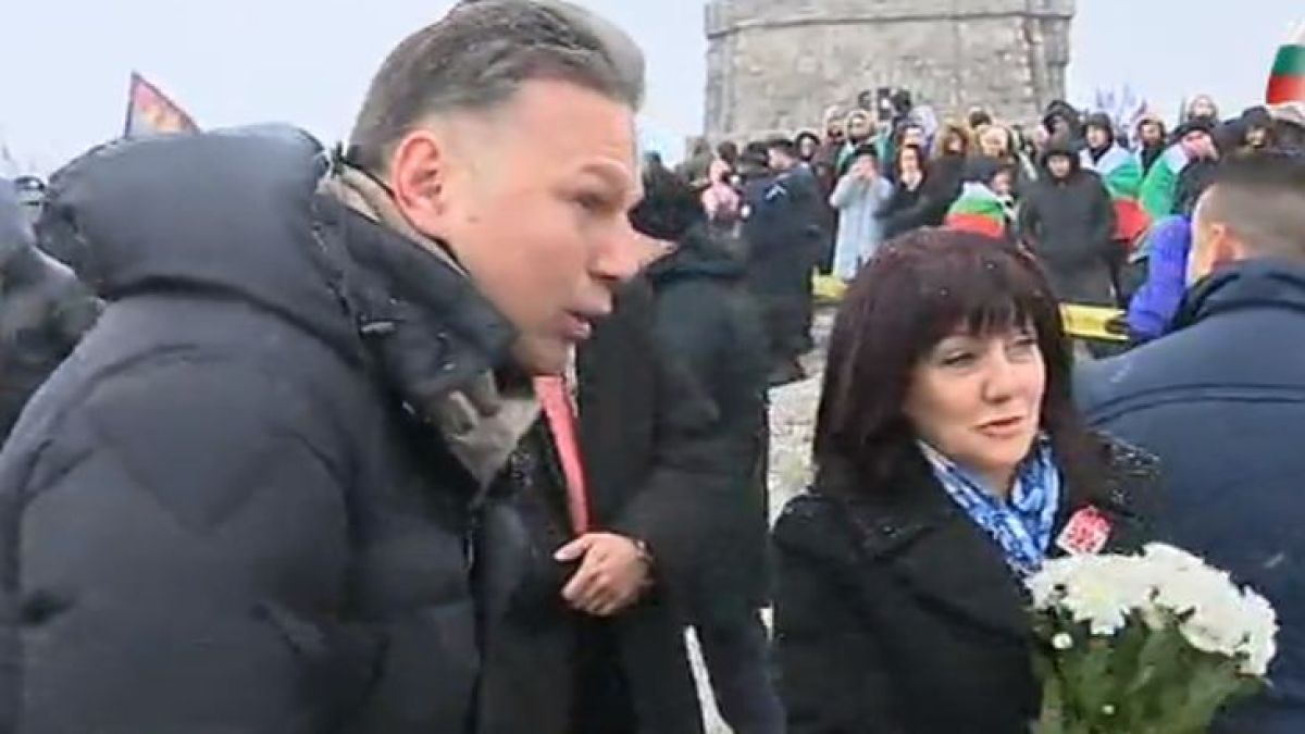 Неуморим: Ники Дойнов препуска по връх Шипка, сред хората забеляза... (СНИМКА)