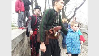 Изумителната история на Александър, който откри кървав ятаган на тавана си в Бунарджика (СНИМКИ)
