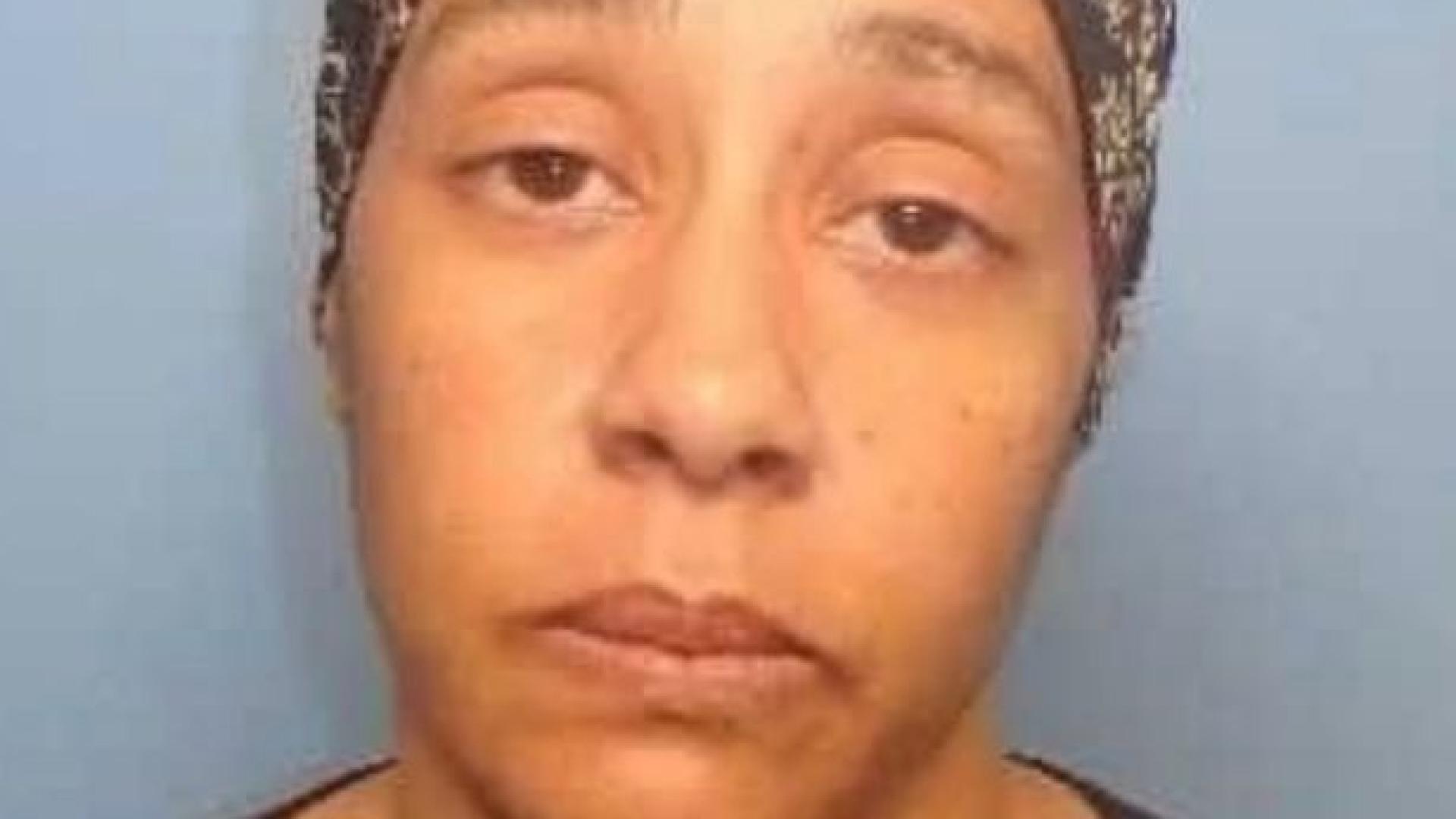 Любящ татко заключи в мазето дъщеричката си, обладана от демони и близо година я кара да пие кръв (СНИМКИ)