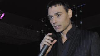 Краси Аврамов сгащен с млад хубавец