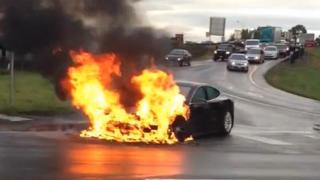 В две нови тежки катастрофи на Tesla шофьорите им загинаха по ужасяващ начин   
