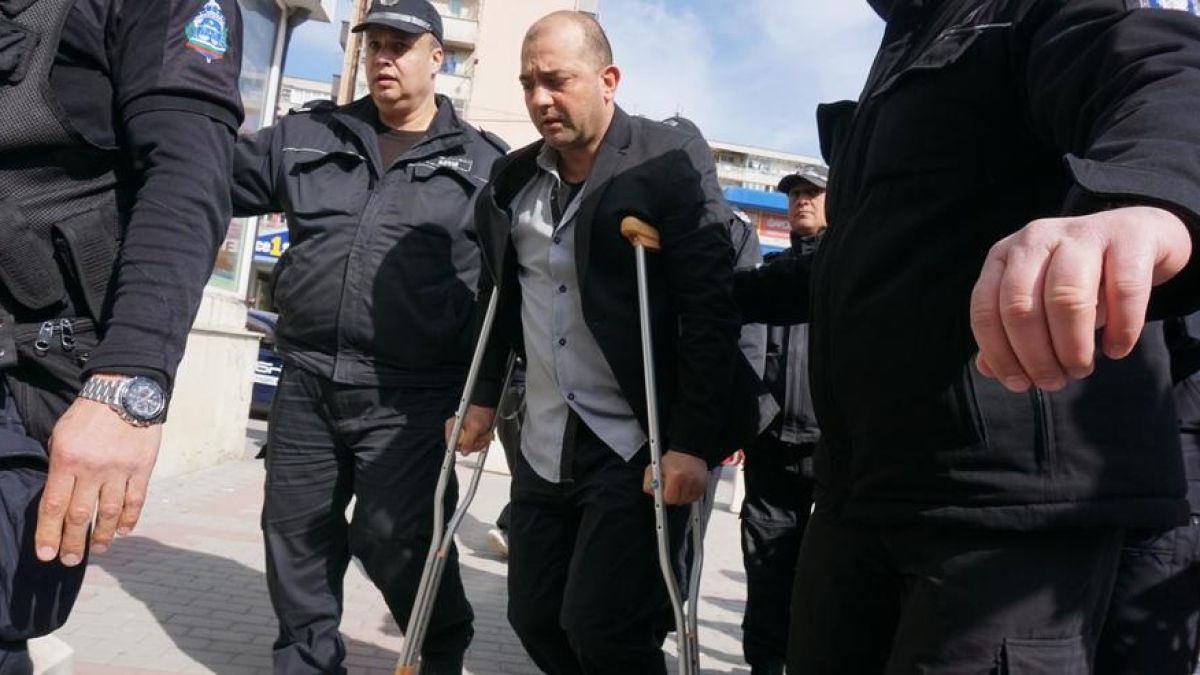 Христо пребил жестоко 14-годишната си щерка заради пари (СНИМКИ)