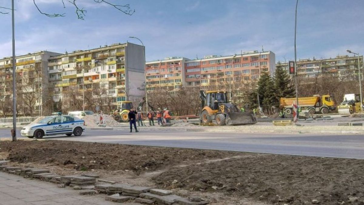 Ужас: Откриха бомба под варненски булевард