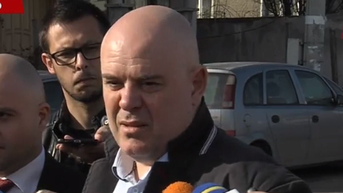 Извънредно! Прокуратурата обяви престъпленията на бандата от "Орландовци" и как две ченгета са били бодигардове на мутрите! 