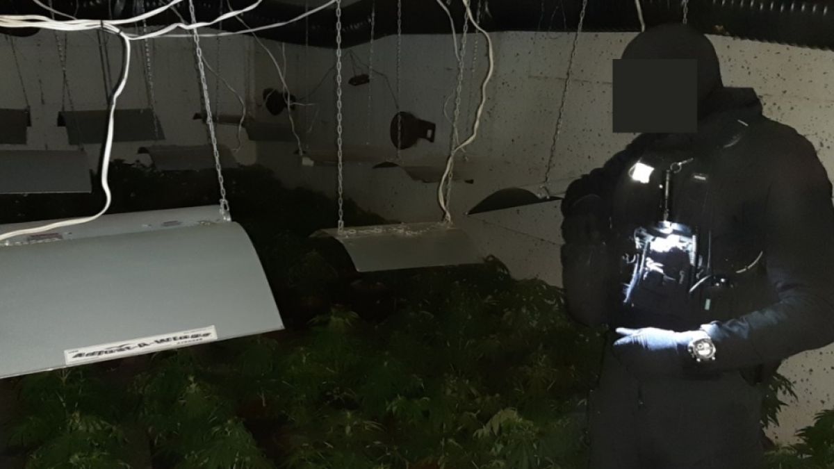 В столичен 40-метров подземен тунел, с размери 45 на 45 см, МВР откри нещо потресаващо! (СНИМКИ/ВИДЕО)