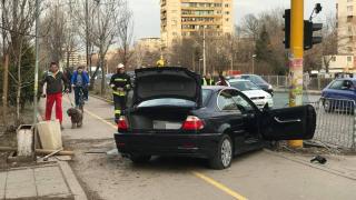 Ново зверско меле с лъскаво БМВ в София! Зрелищни СНИМКИ